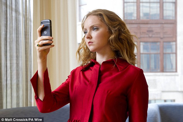 Jangan Sembarang Putar Video! Teman di Kontak BBM Bisa Ngintip